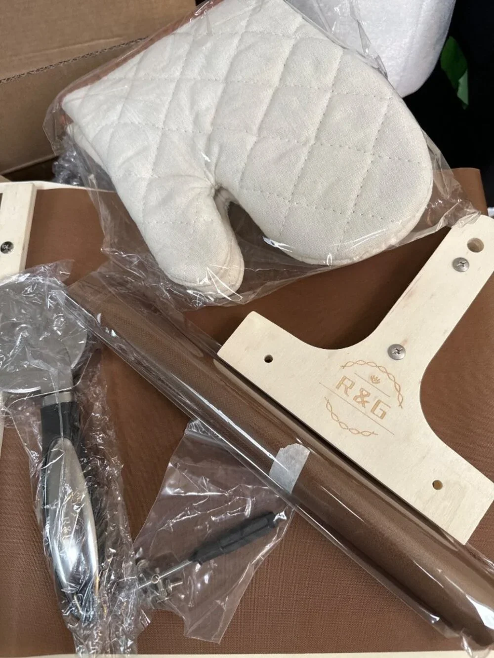 Pizza Paddle, Pizza Slicer, Oven Mitt - Baking, Cake Transfer **NEW**